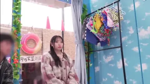 250119 Éro Gal Et Jeu À Tourner B3