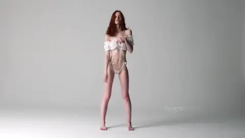 Vi Nude