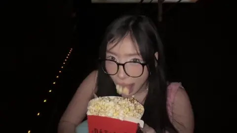 Invite A Mi Amiga Al Cine Y Me Dejo Hacerle Un Creampie - Gamer Girl